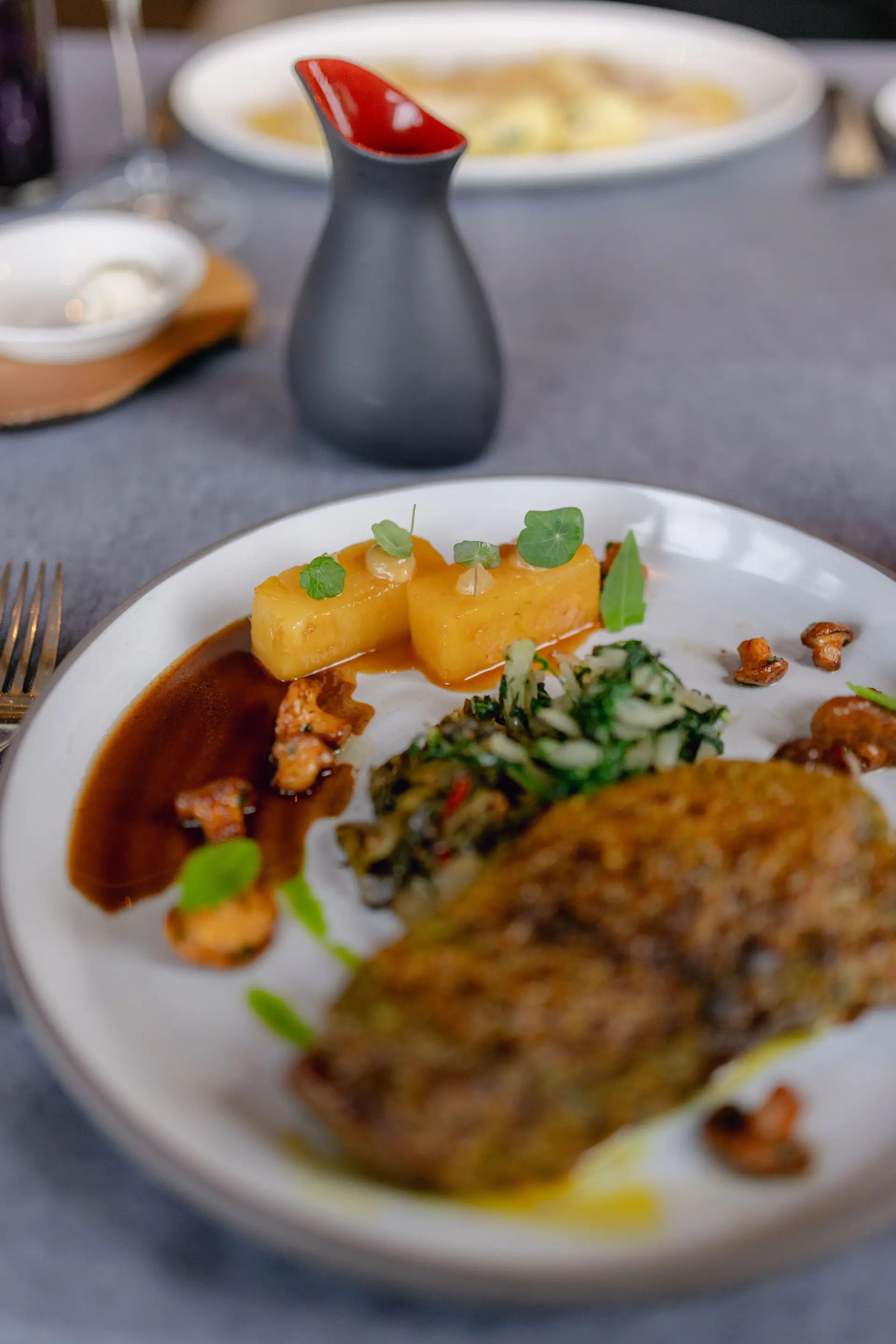Gourmet meat portion with potato and jus