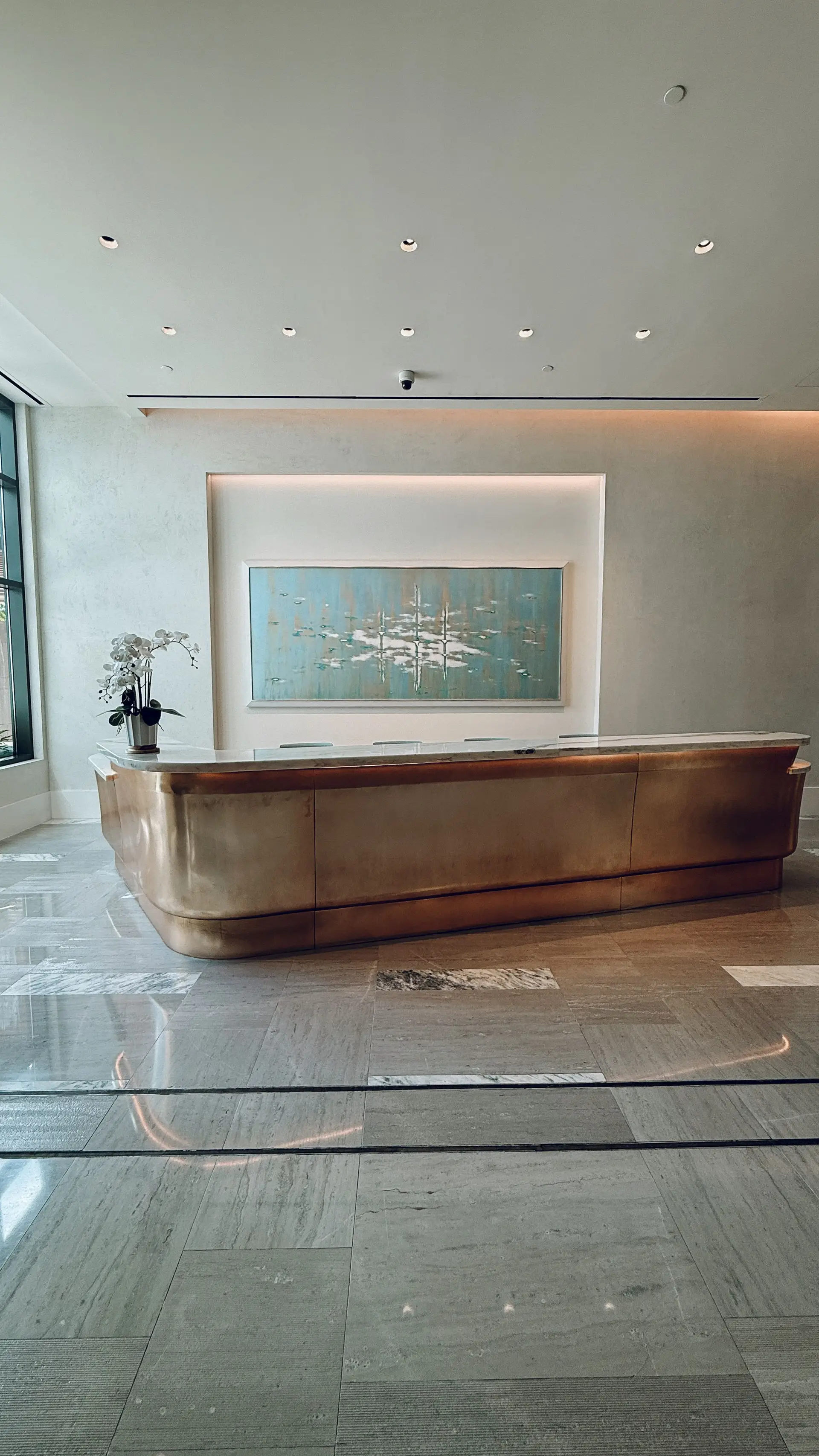 Striking gold reception desk at CalverianPrestigeStay